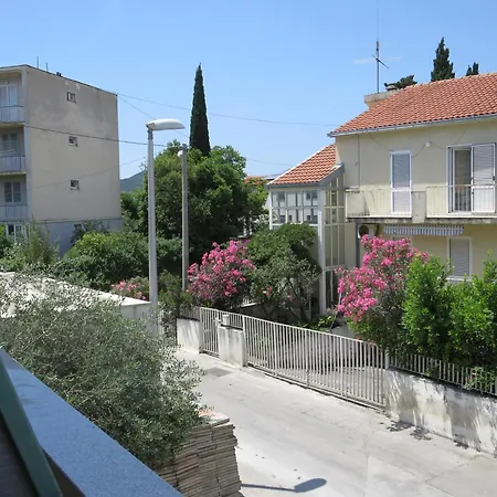 Holidays 10 Apartment *